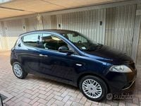 Usata Lancia Ypsilon Gold 69 CV (50 kW) 2018 Blu Utilitaria