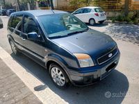 Usata Ford Fusion 68 CV (50 kW) 2010 Grigio Utilitaria