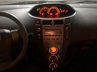 Usata Toyota Yaris 90 CV (66 kW) 2011 Grigio Utilitaria