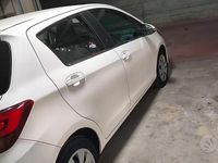 Usata Toyota Yaris 90 CV (66 kW) 2015 Bianco Utilitaria