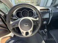Usata Kia Venga 90 CV (66 kW) 2013 Nero Utilitaria
