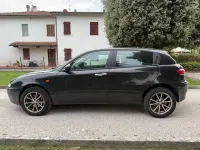 Usata Alfa Romeo 147 116 CV (85 kW) 2004 Nero Utilitaria