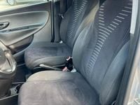 Usata Lancia Ypsilon Gold 69 CV (50 kW) 2012 Argento Utilitaria