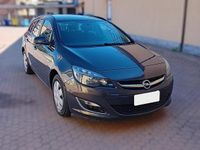 Usata Opel Astra 140 CV (102 kW) 2013 Grigio Berlina