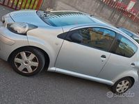 Usata Toyota Aygo Connect Style 70 CV (51 kW) 2011 Grigio Utilitaria