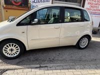 Usata Lancia Musa Gold 78 CV (57 kW) 2012 Bianco Monovolume
