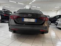 Occasion Alfa Romeo Giulia Business 160 ch (117 kW) 2022 Gris Berline