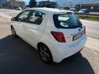 Usata Toyota Yaris Hybrid 75 CV (55 kW) 2016 Bianco Berlina