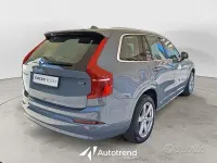 Usata Volvo XC90 Core 235 CV (172 kW) 2023 Grigio SUV