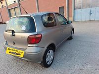 Usata Toyota Yaris 65 CV (47 kW) 2004 Grigio Utilitaria