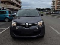Usado Renault Twingo SE 69 CV (50 kW) 2019 Gris Utilitario