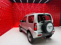 Usata Suzuki Jimny 86 CV (63 kW) 2006 Grigio SUV