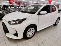 Gebraucht Toyota Yaris Hybrid Active 92 PS (67 kW) 2025 Weiß Kleinwagen