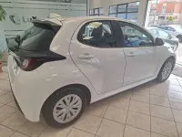 Usata Toyota Yaris Hybrid Business Edition 92 CV (67 kW) 2022 Bianco Berlina
