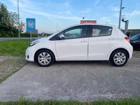 Usata Toyota Yaris Lounge 90 CV (66 kW) 2013 Bianco Berlina