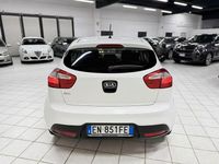 Usata Kia Rio EX 86 CV (63 kW) 2012 Bianco Berlina