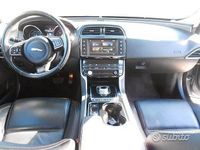 Usata Jaguar XE 180 CV (132 kW) 2015 Grigio Berlina