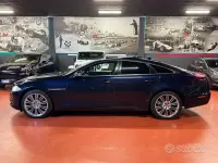 Usata Jaguar XJ 275 CV (202 kW) 2014 Bluazzurro Berlina