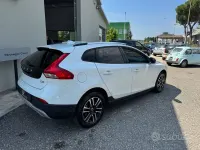 Usata Volvo V40 CC Plus 120 CV (88 kW) 2017 Bianco Station wagon