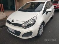 Usata Kia Rio EX 75 CV (55 kW) 2012 Bianco Berlina