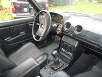 Usata Mercedes 200 122 CV (89 kW) 1982 Grigio Berlina