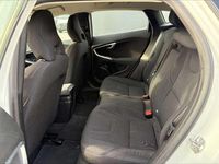 Usata Volvo V40 Business Edition 120 CV (88 kW) 2018 Bianco Utilitaria