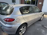Usata Alfa Romeo 147 Distinctive 116 CV (85 kW) 2002 Grigio Utilitaria