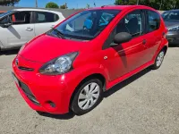 Begagnad Toyota Aygo Connect Style 68 HK (50 kW) 2013 Röd Halvkombi
