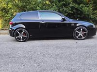 Second-hand Alfa Romeo 147 116 CP (85 kW) 2004 Negru Hatchback