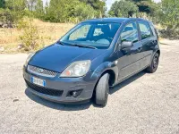 Usata Ford Fiesta Ghia 68 CV (50 kW) 2008 Grigio Utilitaria