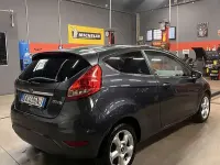 Usata Ford Fiesta Titanium 68 CV (50 kW) 2010 Grigio Berlina