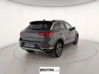 Usata VW T-Roc Style 110 CV (80 kW) 2023 Grigio metallizzato SUV