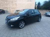 Usata Peugeot 208 Allure 68 CV (50 kW) 2015 Nero Utilitaria