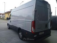 Usata Iveco Daily 136 CV (100 kW) 2022 Argento Berlina