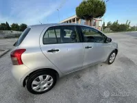 Usata Toyota Yaris Sol 69 CV (50 kW) 2008 Grigio Utilitaria