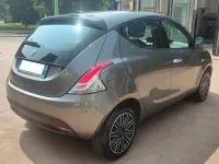 Usata Lancia Ypsilon 69 CV (50 kW) 2024 Grigio Utilitaria