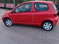 Usata Toyota Yaris 68 CV (50 kW) 1999 Rosso Berlina