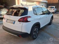 Usata Peugeot 2008 Allure 82 CV (60 kW) 2016 Bianco SUV