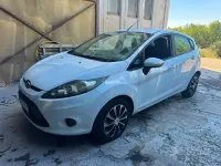 Usata Ford Fiesta Ghia 70 CV (51 kW) 2011 Bianco Berlina