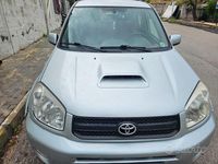 Usata Toyota RAV4 128 CV (94 kW) 2004 Grigio SUV