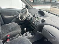 Usata Toyota Yaris 65 CV (47 kW) 2004 Grigio Utilitaria