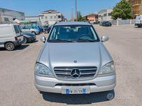 Usata Mercedes ML270 163 CV (119 kW) 2001 Grigio SUV