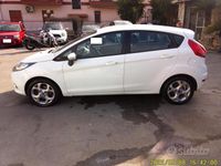 Usata Ford Fiesta 97 CV (71 kW) 2012 Bianco Utilitaria