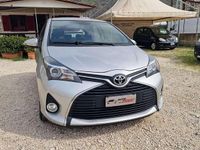 Usata Toyota Yaris Lounge 69 CV (50 kW) 2016 Argento Berlina