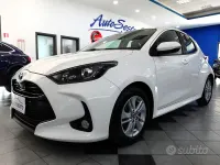 Usata Toyota Yaris Hybrid Business Edition 116 CV (85 kW) 2021 Bianco Berlina