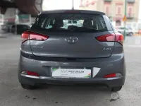 Usata Hyundai i20 Blackline 75 CV (55 kW) 2017 Grigio Berlina