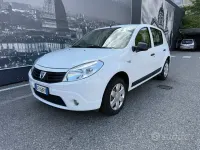 Usata Dacia Sandero Lauréate 75 CV (55 kW) 2010 Berlina