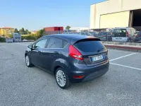 Usata Ford Fiesta Titanium 82 CV (60 kW) 2009 Grigio Berlina