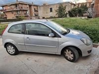 Usata Ford Fiesta Titanium 68 CV (50 kW) 2008 Grigio Utilitaria