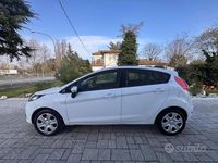 Usata Ford Fiesta 60 CV (44 kW) 2011 Bianco Utilitaria